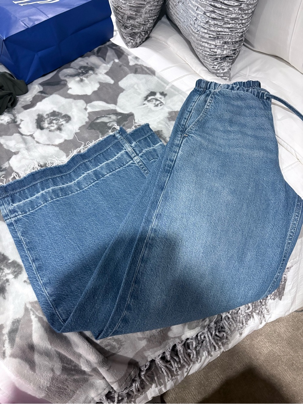 Gap NWT Xs Women’s Blue Denim Drawstring Jeans wide leg raw hem